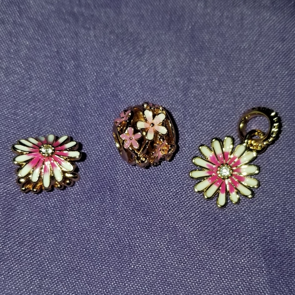 NEW PANDORA ROSE OPENWORK PINK DAISY FLOWER CHARM - Picture 2 of 7
